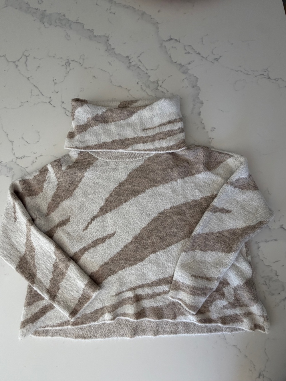 Neutral Zebra-Print Turtleneck Sweater - Cream & Taupe